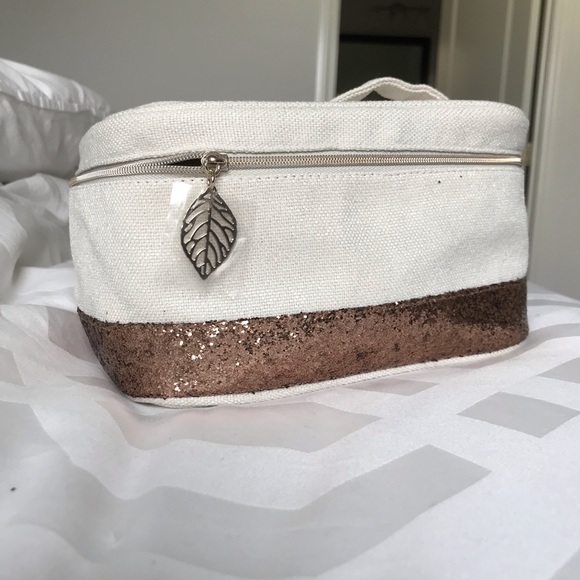 Clarins Makeup Bag - Picture 5 of 8